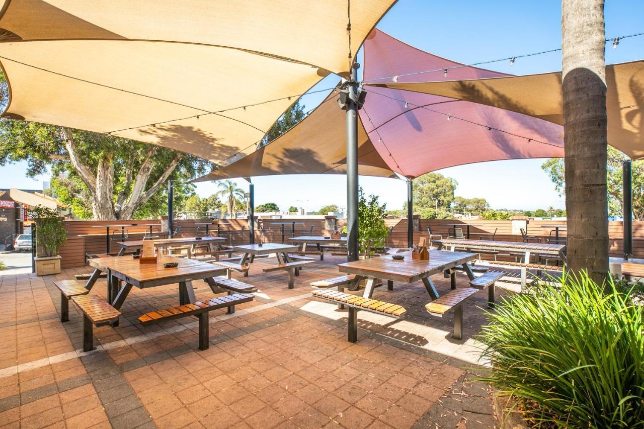 Nightcap At Wanneroo Tavern Екстериор снимка